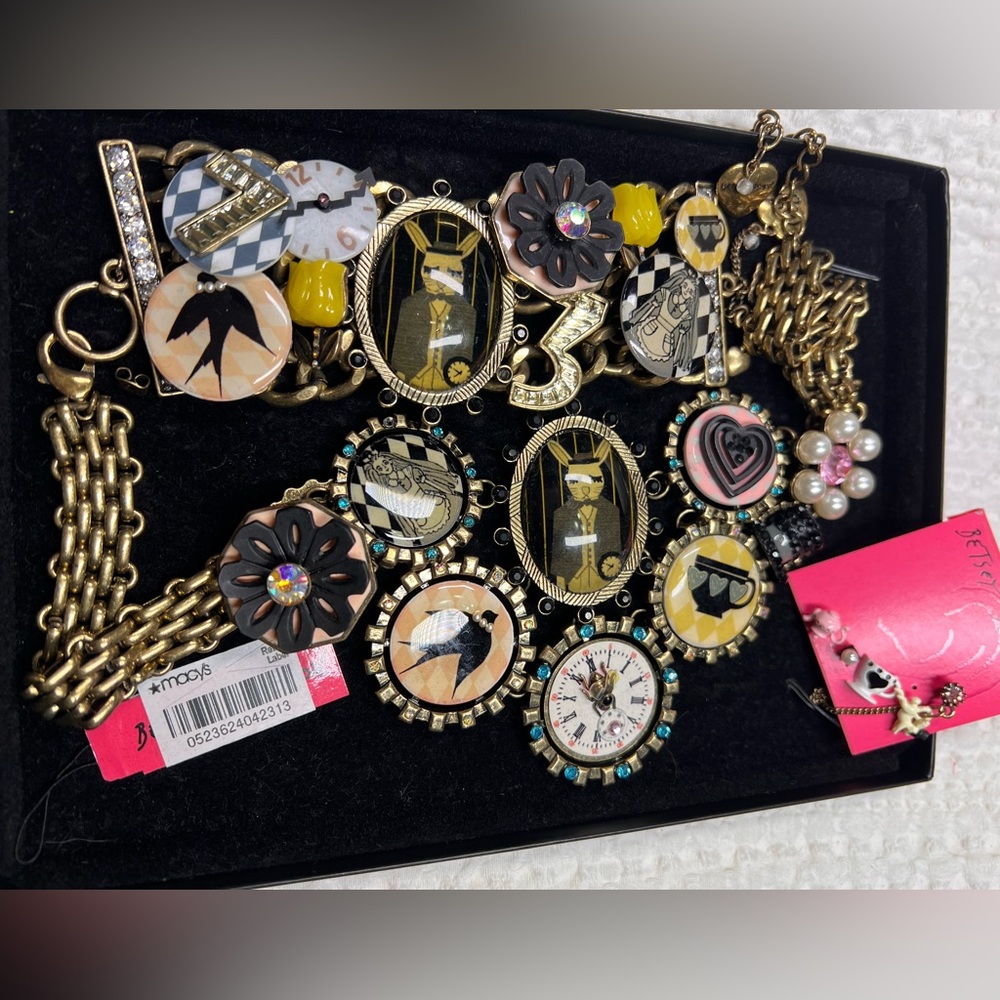 Betsey Johnson Alice in wonderland complete set